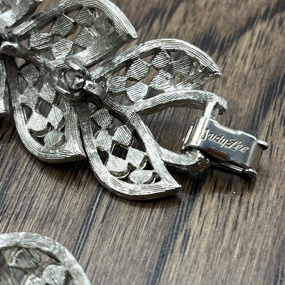 Silver Articulated Leaf Pattern Bracelet Signed Judy Lee fold over clasp closure - Picture 7 of 12